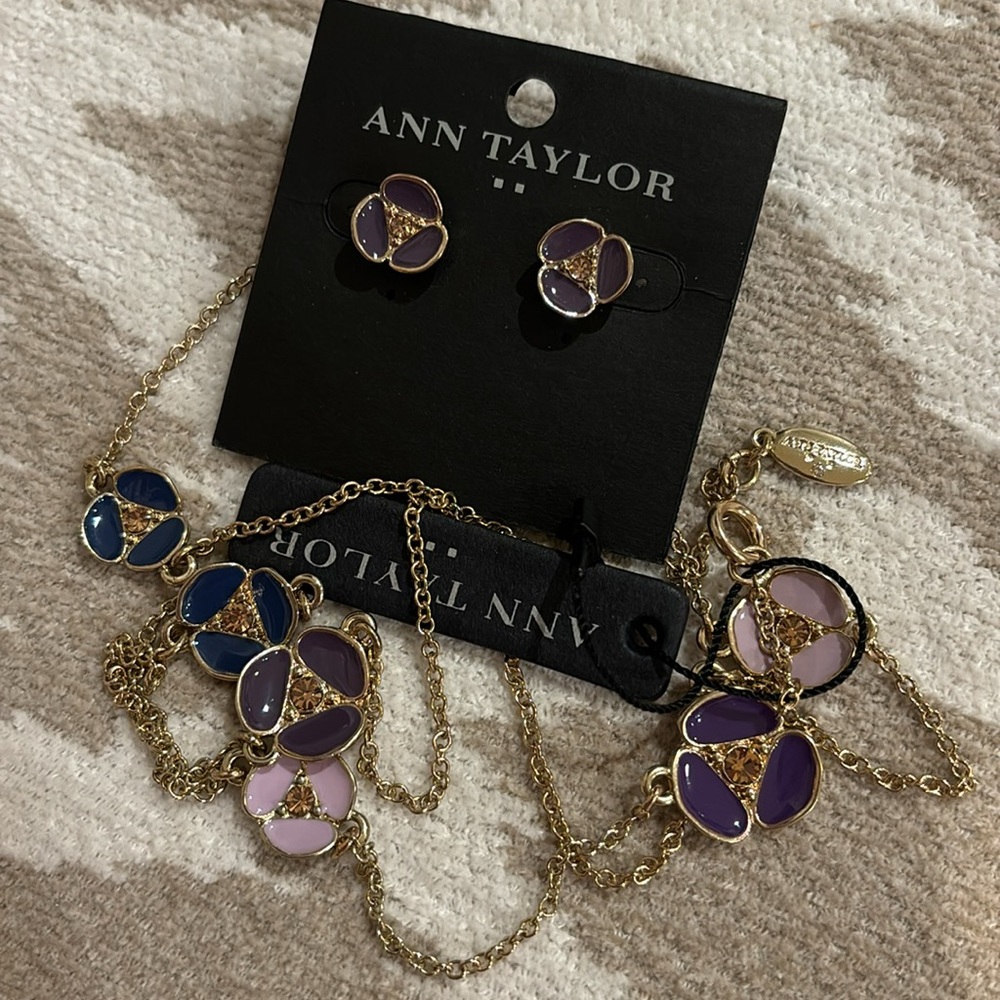 NWT | Ann Taylor Flower Jewelry set Necklace and Earrings